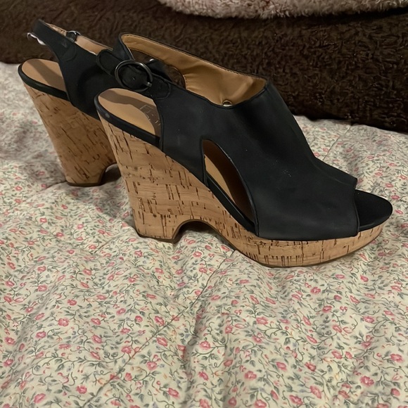 Shoe 👠 - Picture 2 of 7